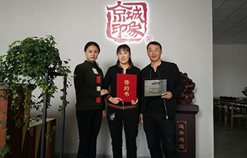 贺：京城印象老北京布鞋加盟店吉林张老板成功加盟！