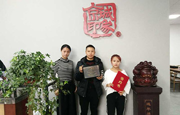 贺：京城印象老北京布鞋加盟店贵州周老板成功加盟！