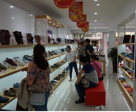 【老北京布鞋加盟店经营】吸引消费者的老北京布鞋店大致有哪几种特点？