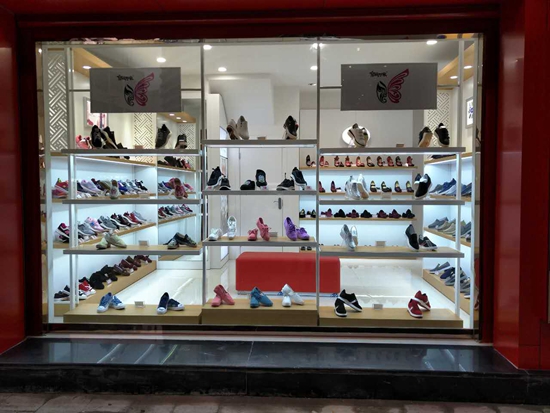 老北京布鞋加盟哪家好？选零加盟费京城印象布鞋品牌